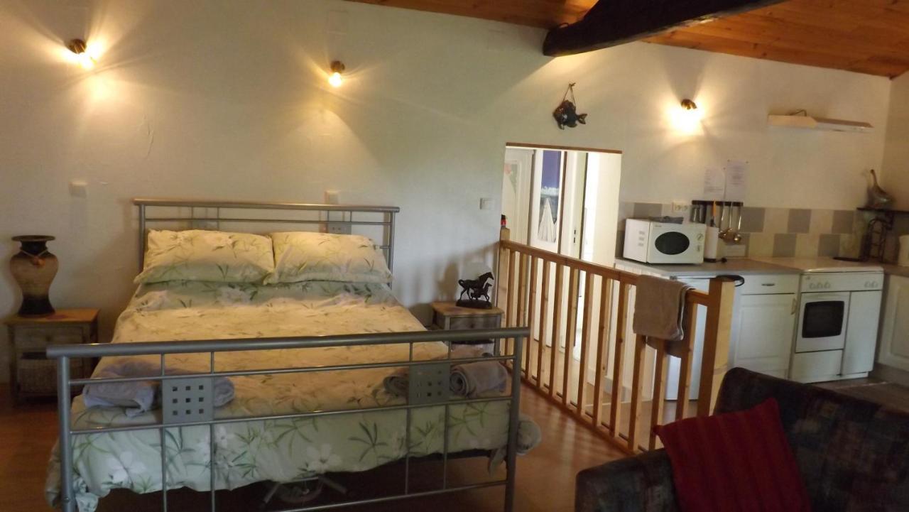Breesfalt Gite Accomodation Villa Maisonnais-Sur-Tardoire Esterno foto